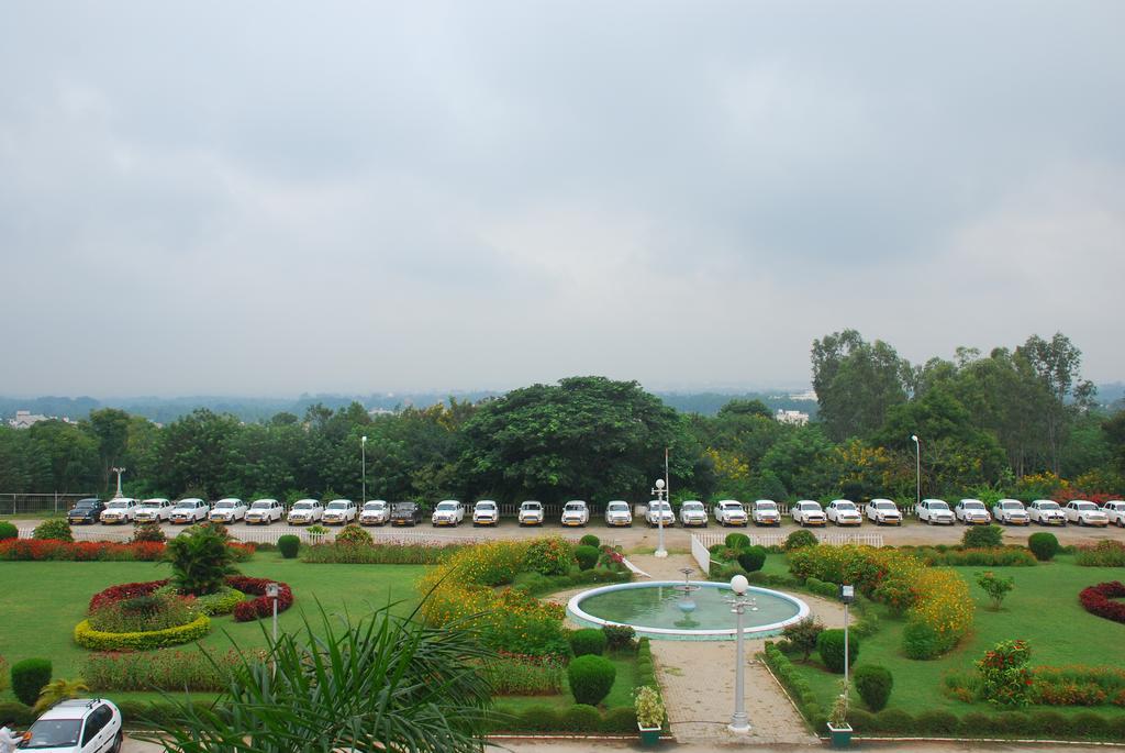 Lalitha Mahal Palace Hotel Maiçor Exterior foto